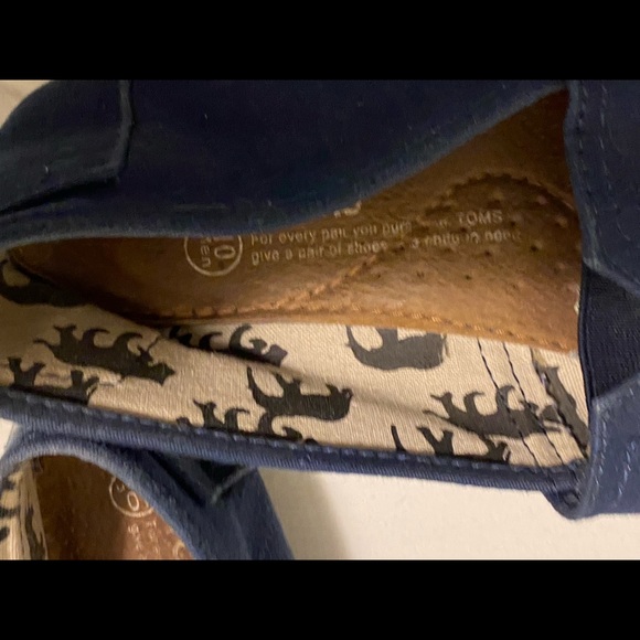 Tom’s navy shoes - Picture 3 of 4